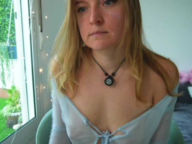 Ameliasweety's BongaCams show and profile