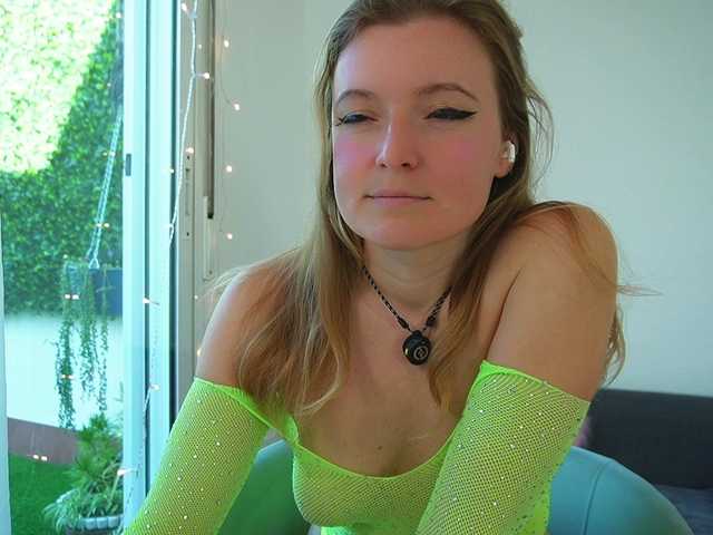 Ameliasweety's BongaCams show and profile