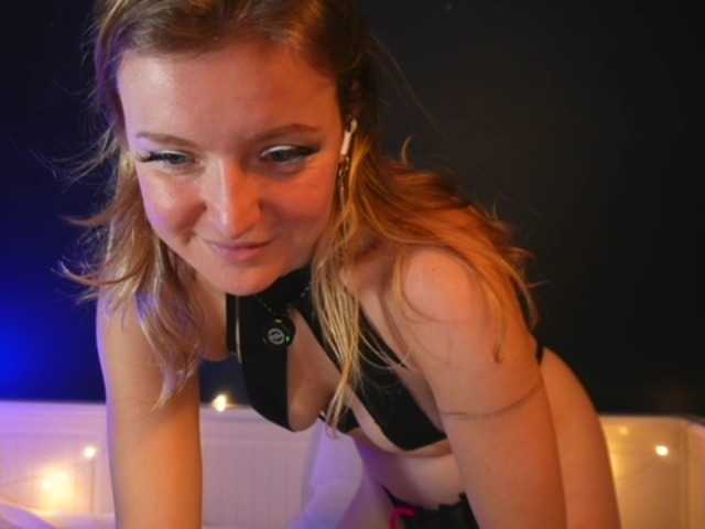 Ameliasweety's BongaCams show and profile