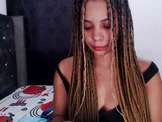 Cata-Santana Live Webcam on BongaCams
