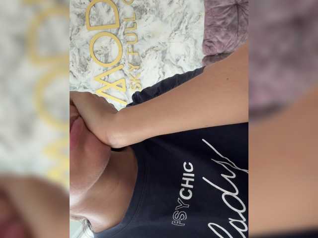 ChloeMontes's BongaCams show and profile