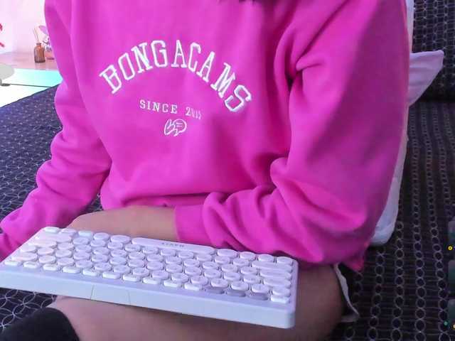 ChloeMontes's BongaCams show and profile