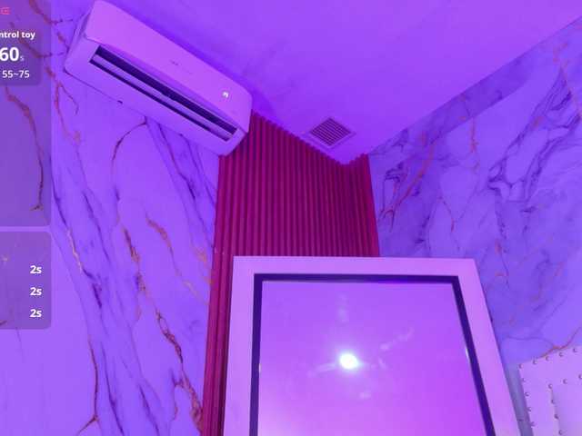 slutlittlegir's BongaCams show and profile