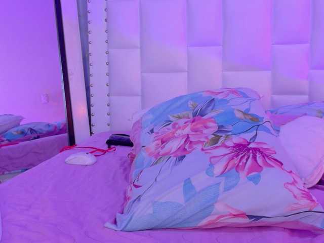 slutlittlegir's BongaCams show and profile