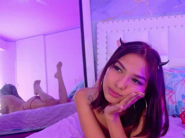 slutlittlegir's BongaCams show and profile