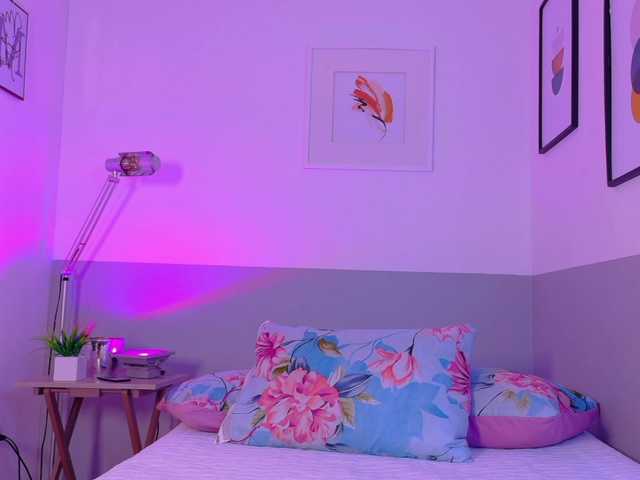 slutlittlegir's BongaCams show and profile