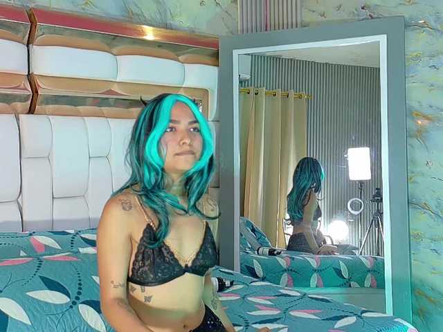 slutlittlegir's BongaCams show and profile