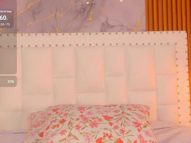 slutlittlegir's BongaCams show and profile