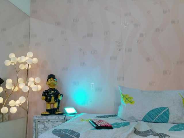 slutlittlegir's BongaCams show and profile