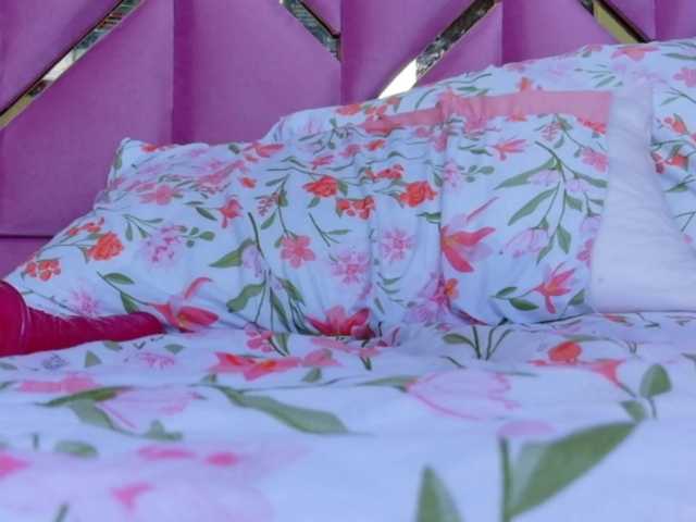 slutlittlegir's BongaCams show and profile