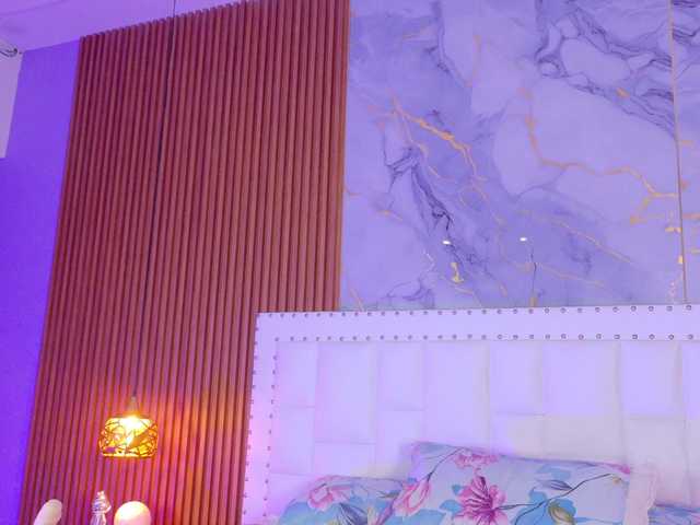 slutlittlegir's BongaCams show and profile