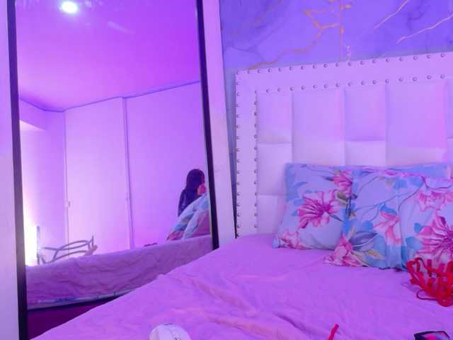 slutlittlegir's BongaCams show and profile