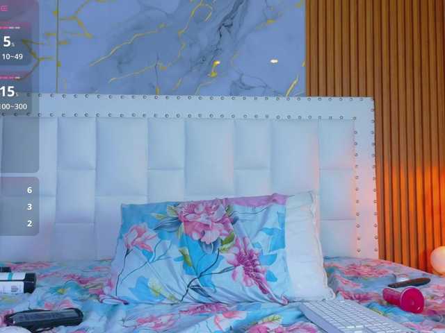 slutlittlegir's BongaCams show and profile