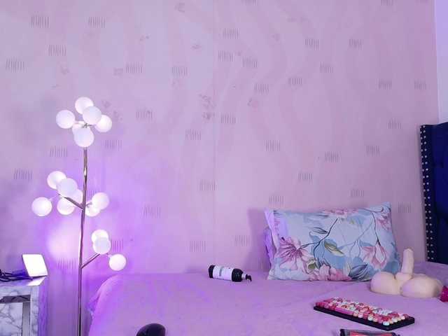 slutlittlegir's BongaCams show and profile