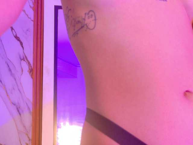 slutlittlegir's BongaCams show and profile