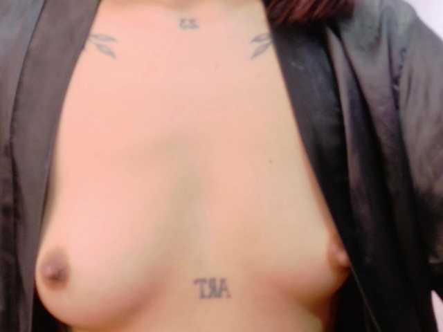 slutlittlegir's BongaCams show and profile