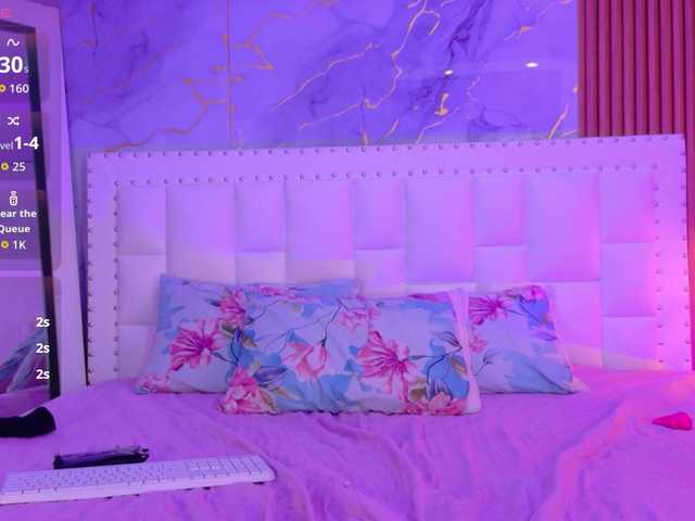 slutlittlegir's BongaCams show and profile