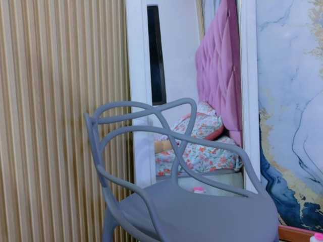 slutlittlegir's BongaCams show and profile