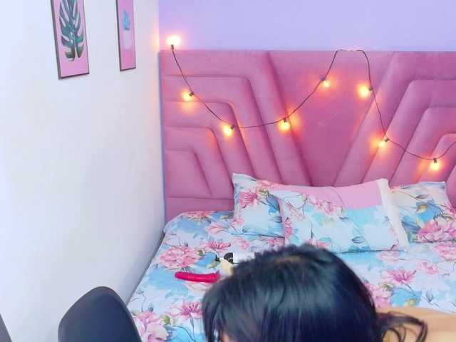 slutlittlegir's BongaCams show and profile