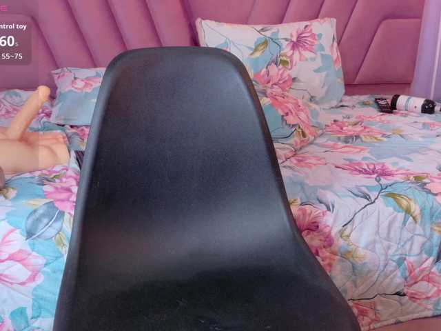 slutlittlegir's BongaCams show and profile