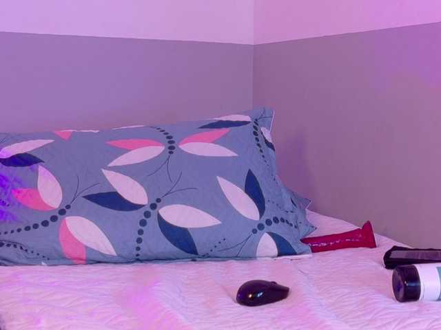 slutlittlegir's BongaCams show and profile