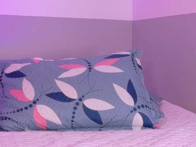 slutlittlegir's BongaCams show and profile