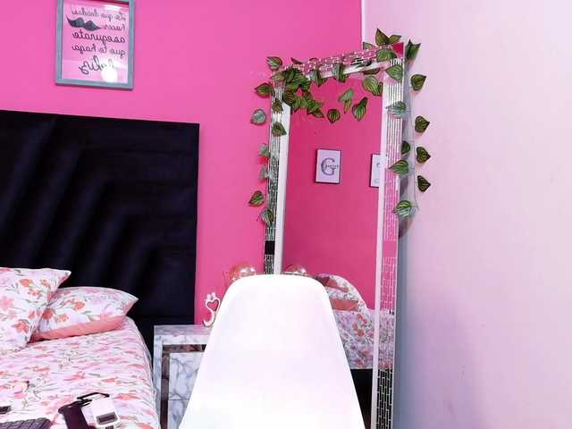 Watch 19 years old slutlittlegir from BongaCams slutlittlegir from BongaCams