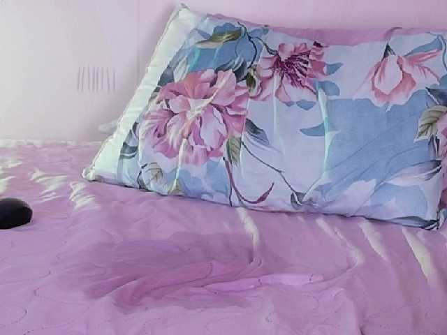 slutlittlegir's BongaCams show and profile