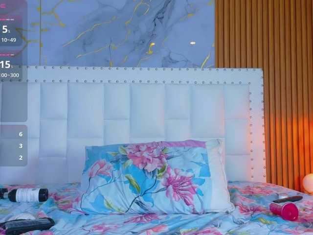 slutlittlegir's BongaCams show and profile