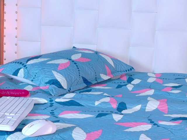 slutlittlegir's BongaCams show and profile