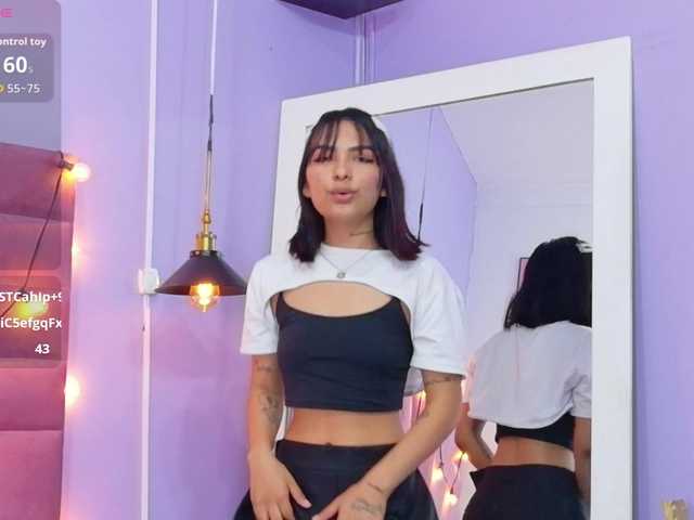 slutlittlegir's BongaCams show and profile