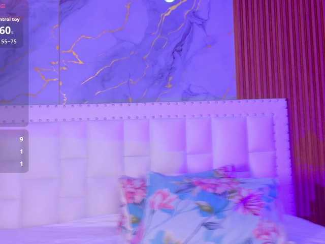 slutlittlegir's BongaCams show and profile