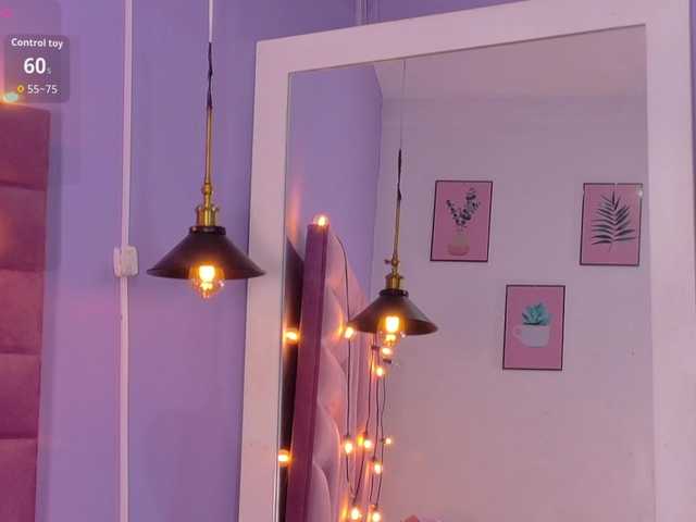 slutlittlegir's BongaCams show and profile