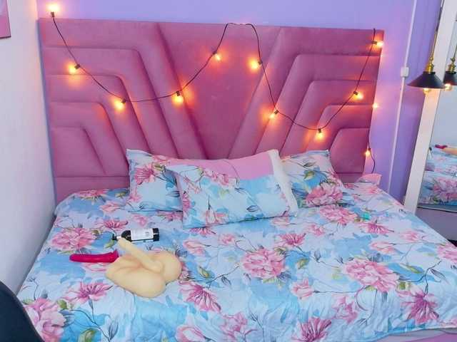 slutlittlegir's BongaCams show and profile