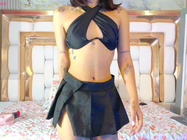 slutlittlegir's BongaCams show and profile