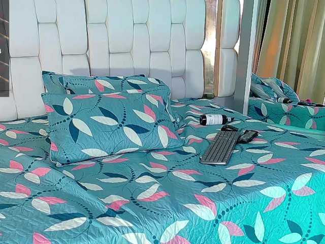 slutlittlegir's BongaCams show and profile