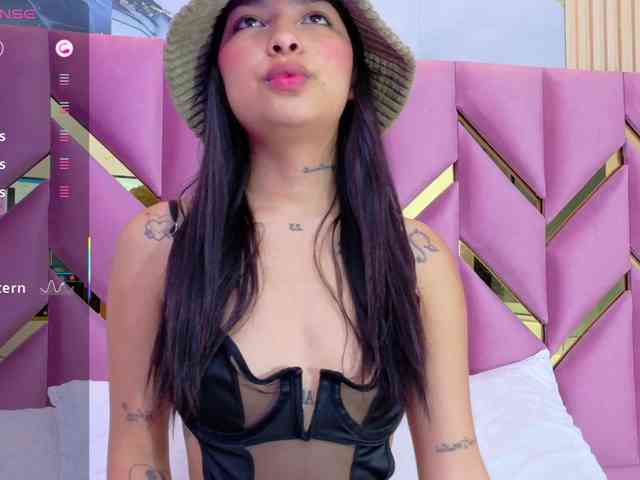 slutlittlegir webcam