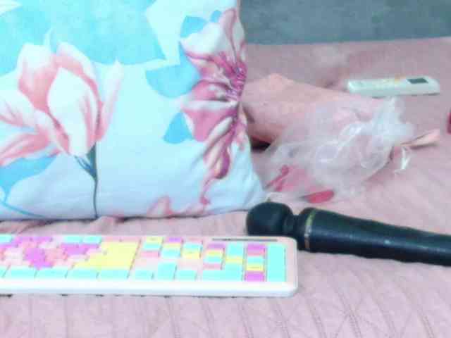 slutlittlegir Live Webcam on BongaCams