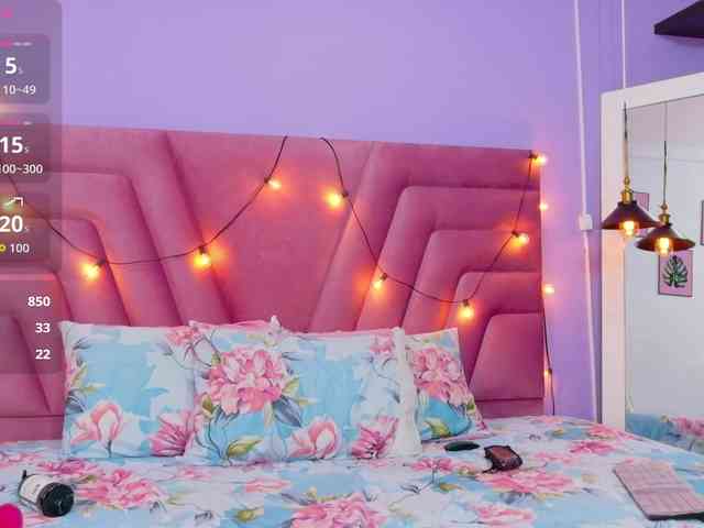 slutlittlegir webcam