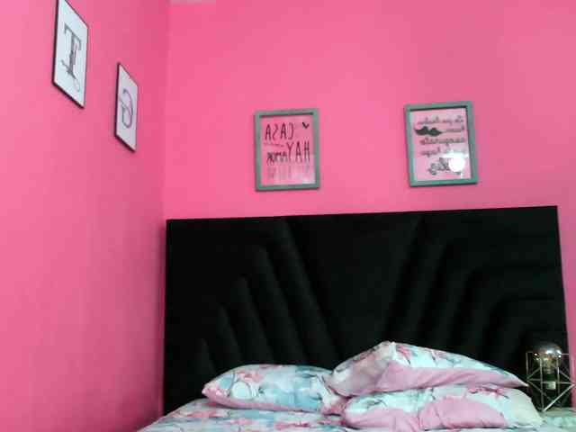 slutlittlegir webcam