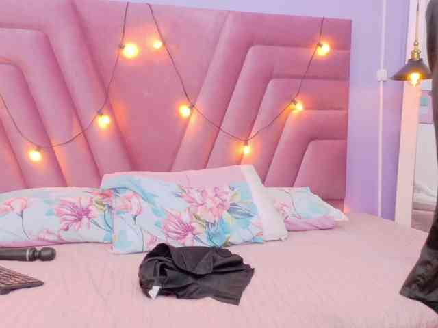 slutlittlegir webcam