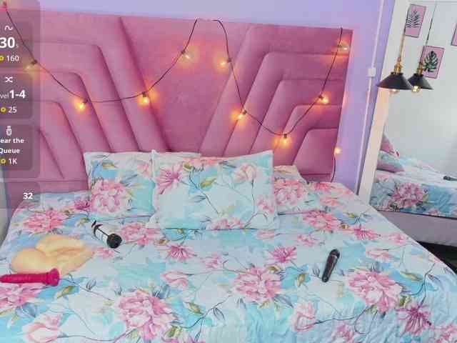 slutlittlegir webcam