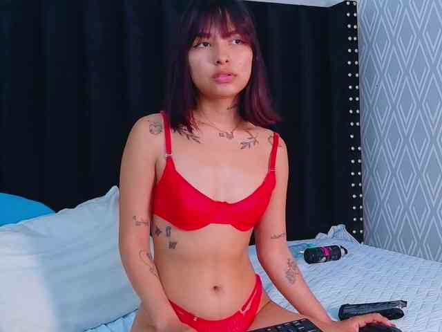 slutlittlegir webcam