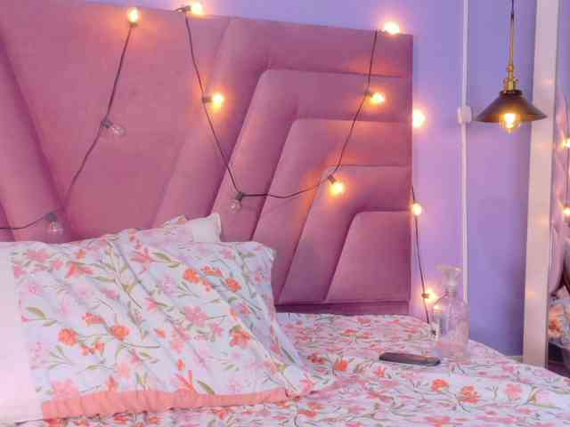 slutlittlegir webcam