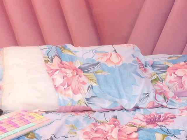 slutlittlegir webcam