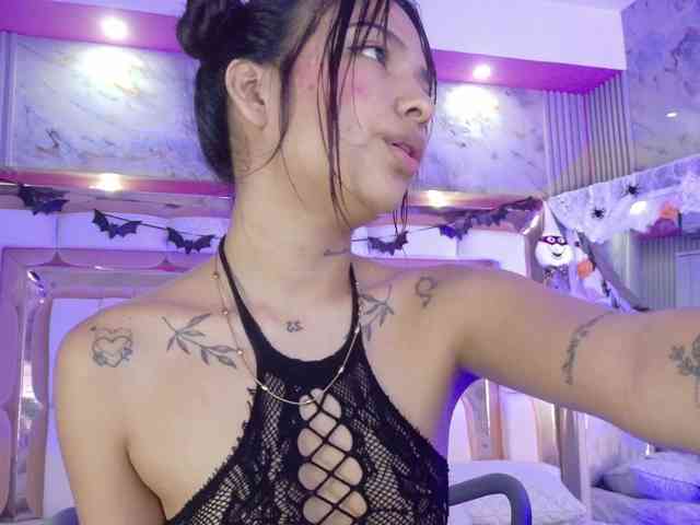 slutlittlegir webcam