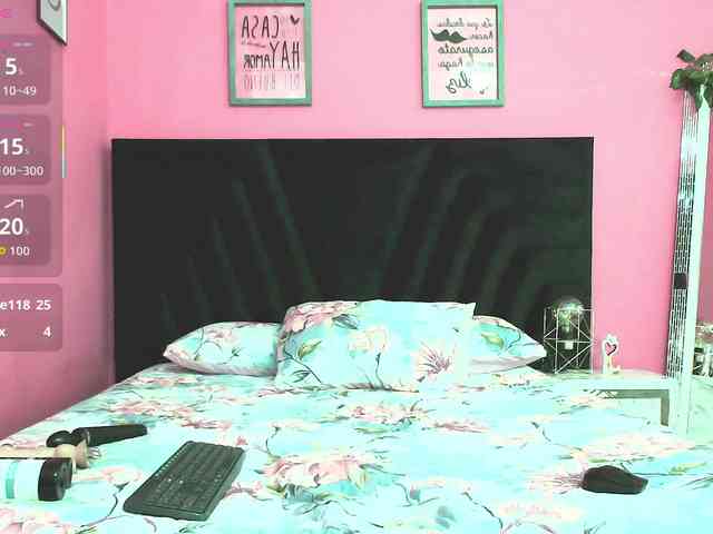 slutlittlegir webcam