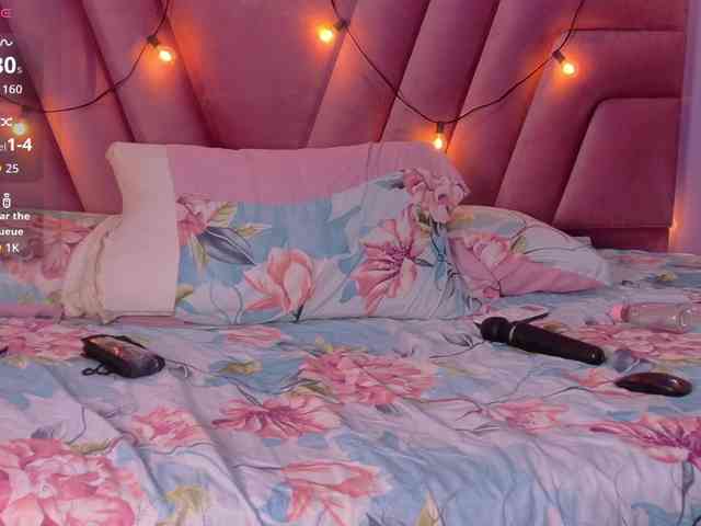 slutlittlegir webcam