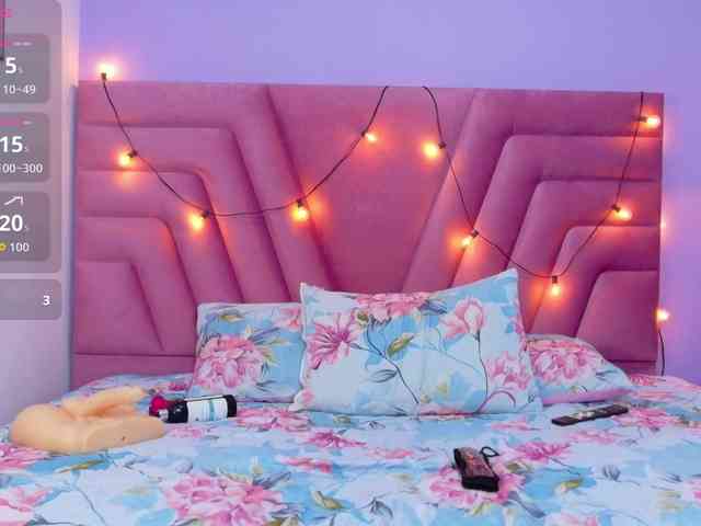 slutlittlegir webcam