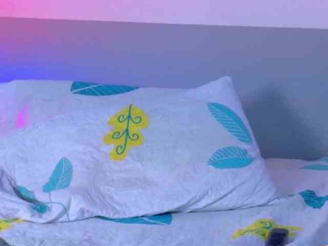 slutlittlegir webcam